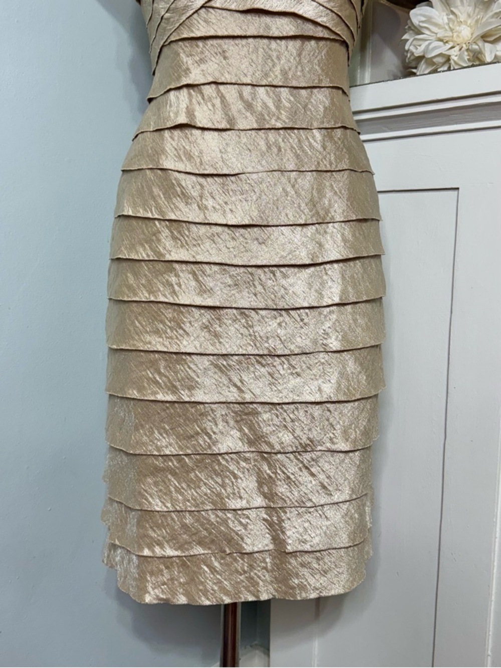 London Times Gold Satin Shutter Pleat Tiered Cocktail Party Dress Size 6 - Picture 4 of 11